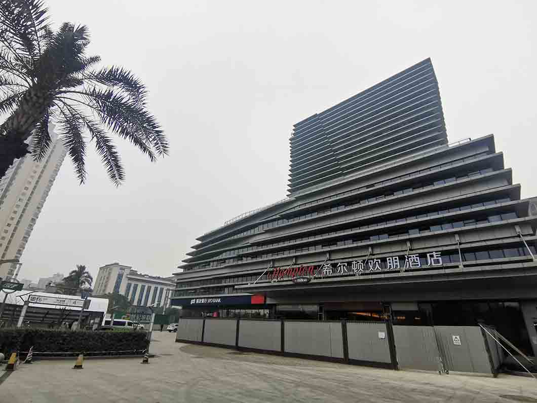 案例分享｜空氣源熱泵機組夏季獲得免費熱水，打造重慶南岸希爾頓歡朋酒店10000m2冷暖熱水綠色工程 